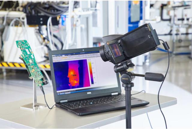 Testo 890 termografikamera med en valgfri linse